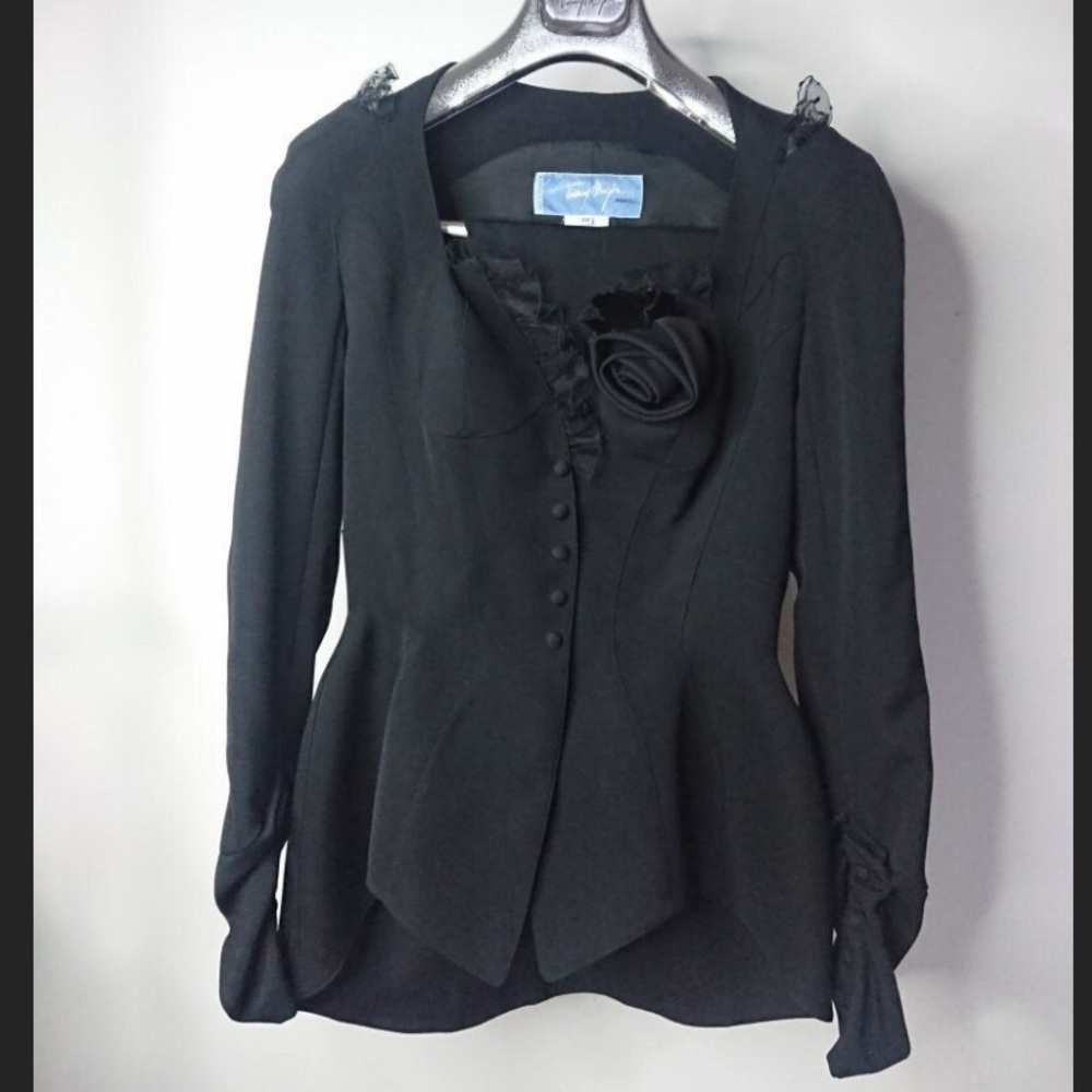 WANTED ISO , this Thierry Mugler blazer jacket!